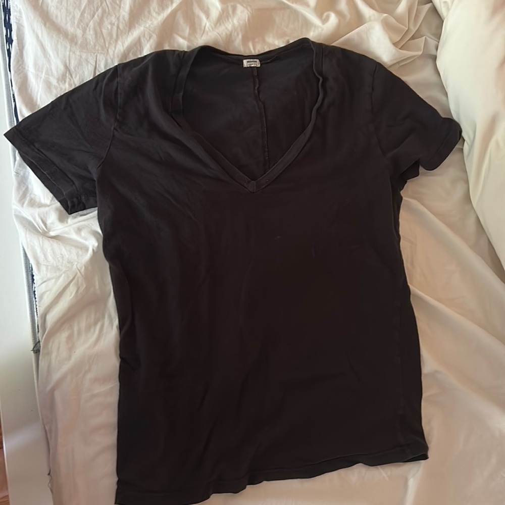 Monrow Classic black v-neck